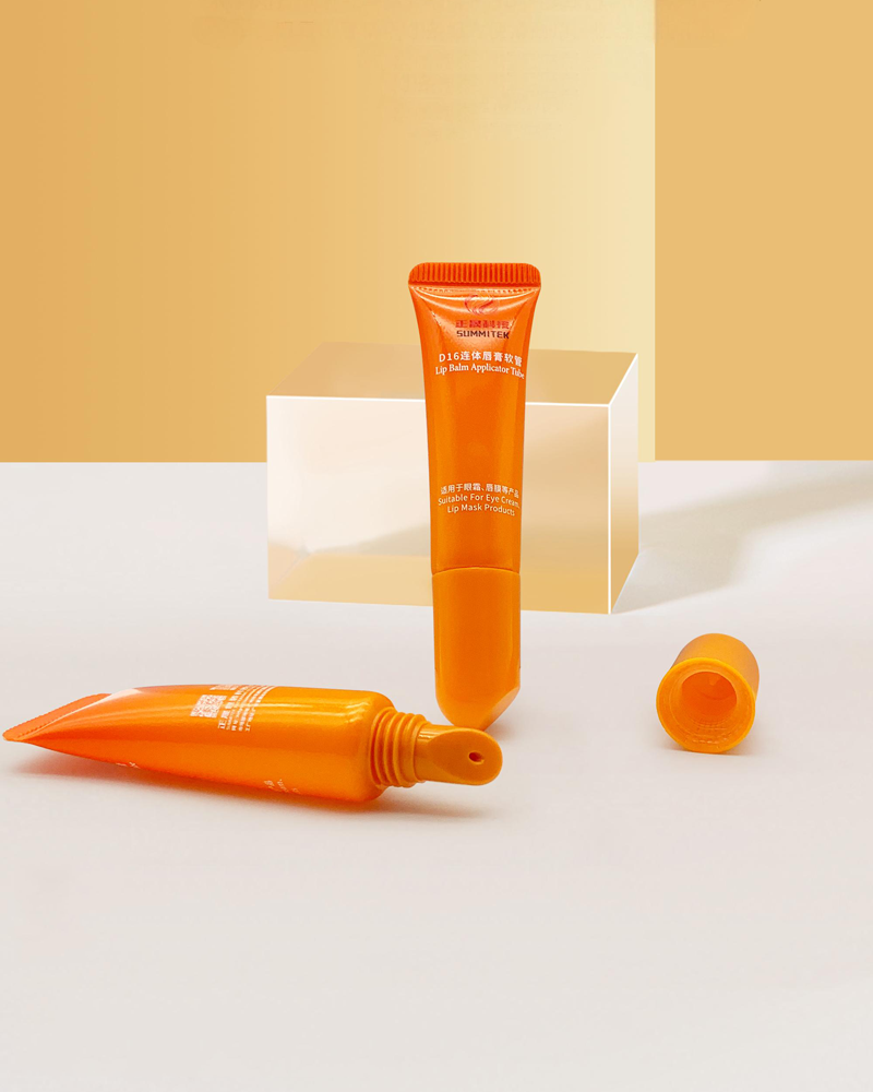 Tubo applicatore per balsamo per labbra